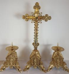 Krzy� ze �wiecznikami